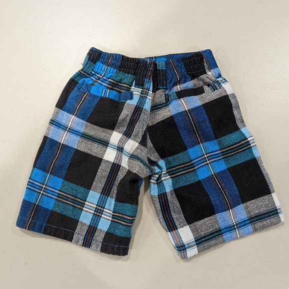 Plaid (blue,black,white) boy' shorts. Carter's size 2. - Picture 2 of 7